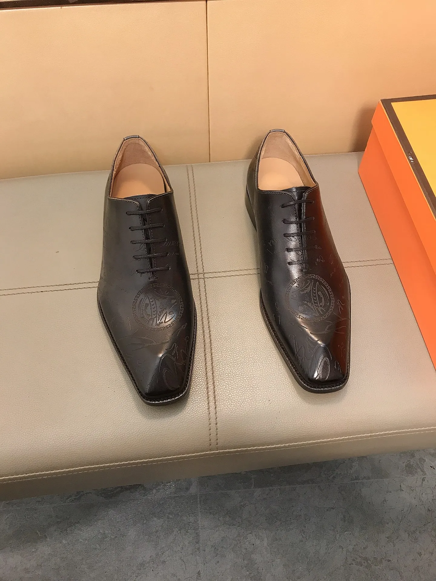 Factory price 560 💎💎👉👉[LV Louis Vuitton] The latest men's casual business leather shoes 🇨🇳, new model opening 💯 Made of cowhide imported from Italy, luxurious leather lining, wear-resistant outsole, soft and comfortable 🌴 High-end atmosphere, the first choice for high-class men 🍍38-44